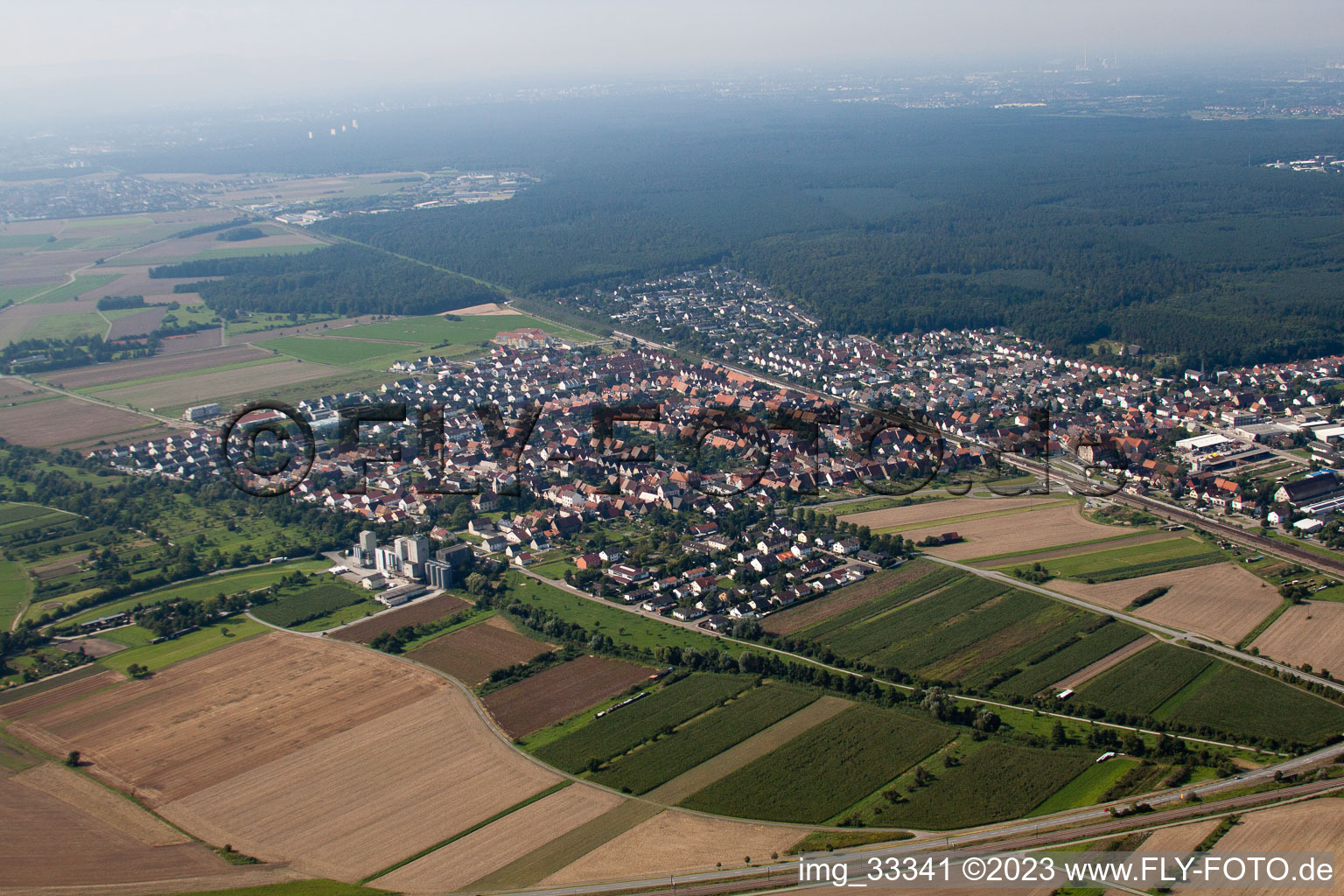 Ortsteil Friedrichstal in Stutensee im Bundesland Baden-Württemberg, Deutschland aus der Luft betrachtet