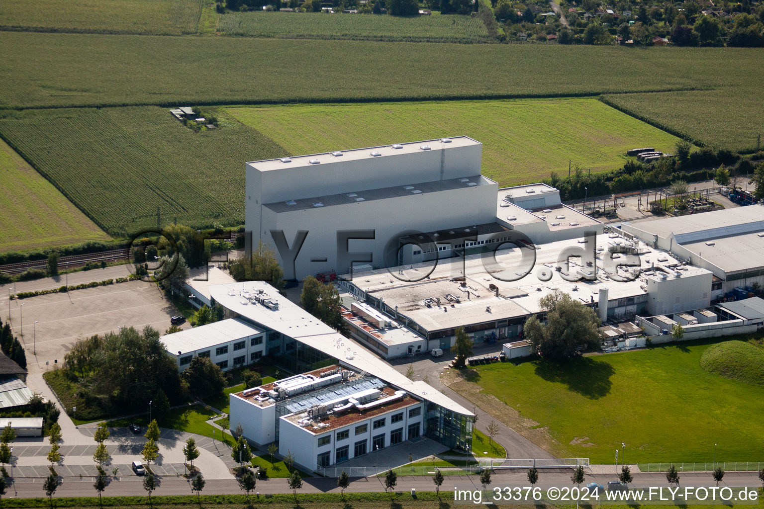Gebäude und Produktionshallen auf dem Werksgelände des Chemieproduzenten KLEBCHEMIE M. G. Becker GmbH & Co. KG in Weingarten im Bundesland Baden-Württemberg, Deutschland