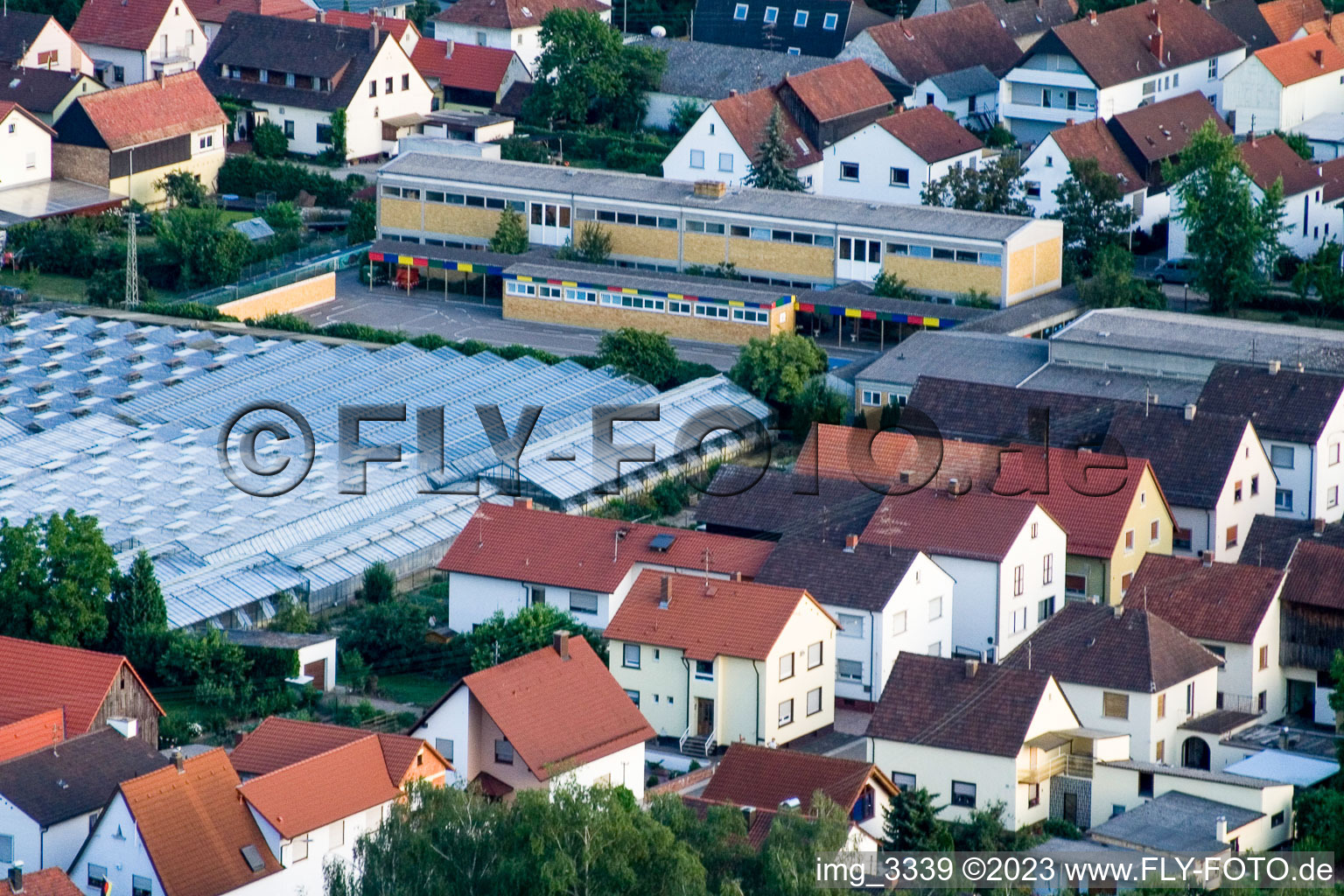 Luftbild von Kuhardt, Schule im Bundesland Rheinland-Pfalz, Deutschland