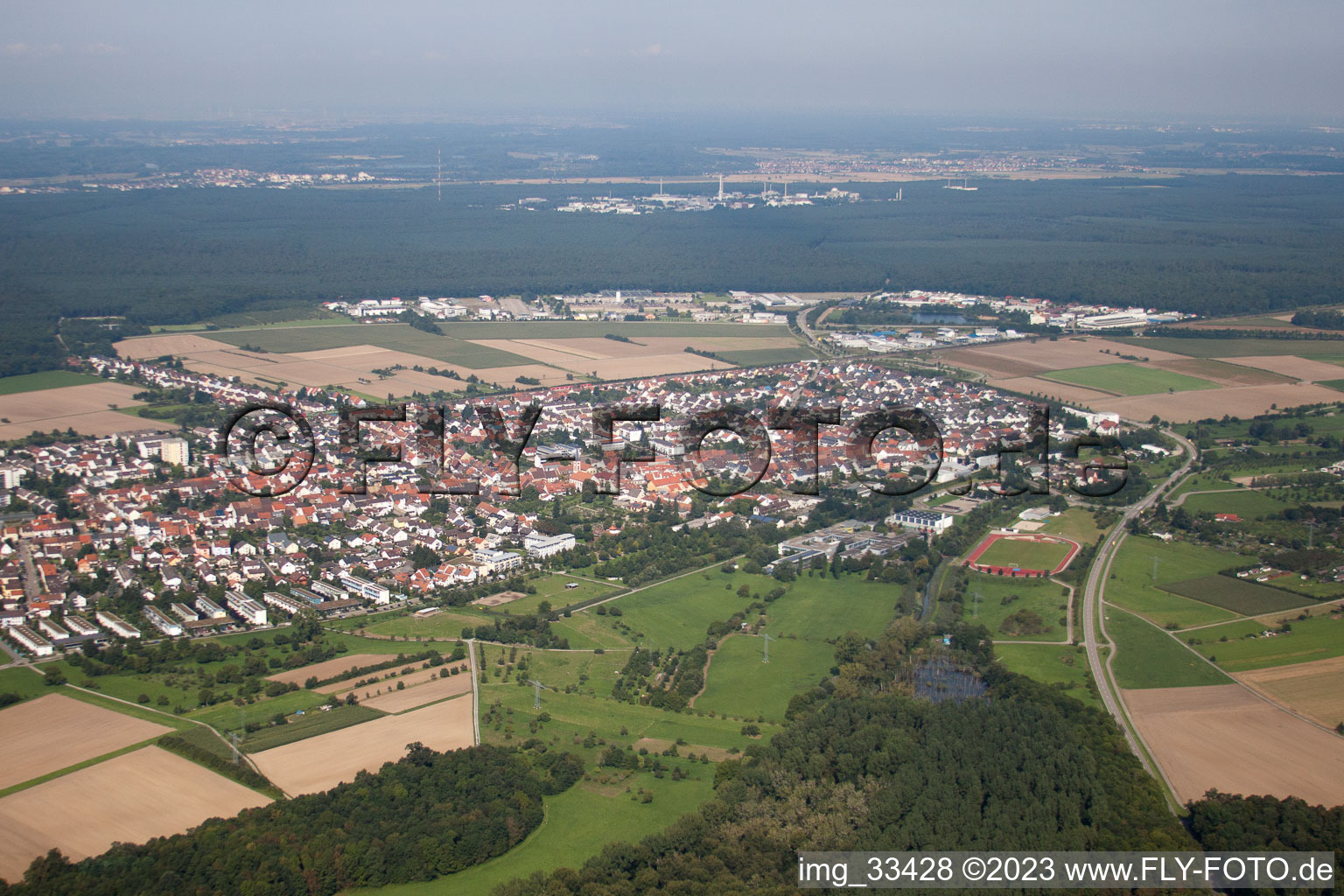 Ortsteil Blankenloch in Stutensee im Bundesland Baden-Württemberg, Deutschland aus der Drohnenperspektive