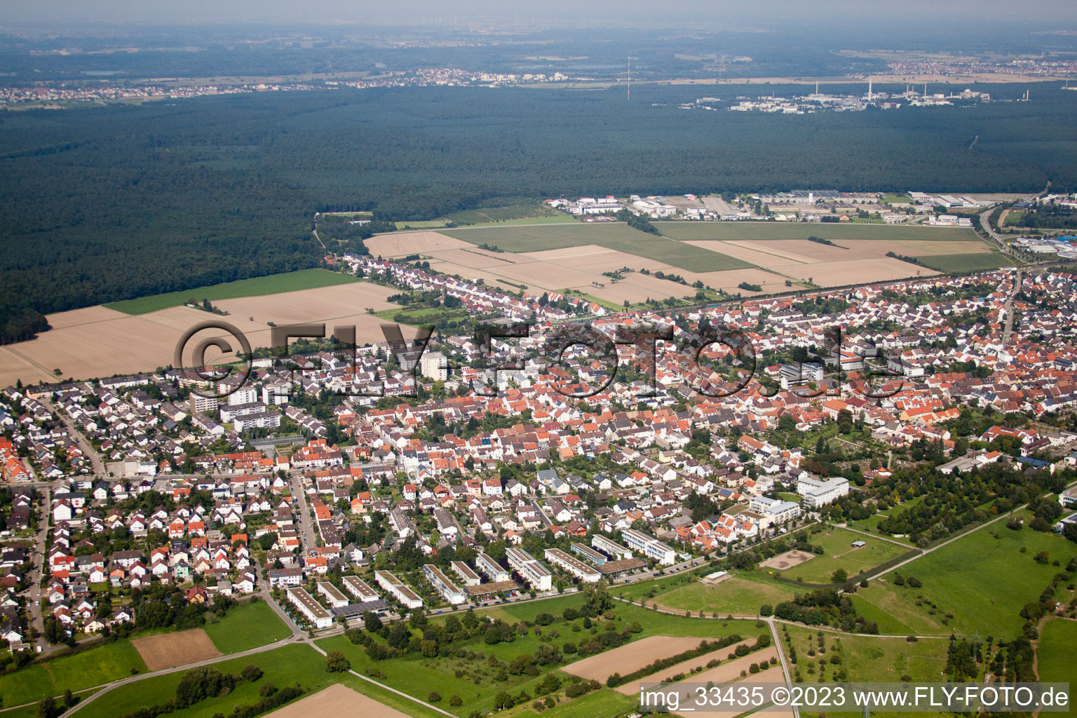 Ortsteil Blankenloch in Stutensee im Bundesland Baden-Württemberg, Deutschland von einer Drohne aus