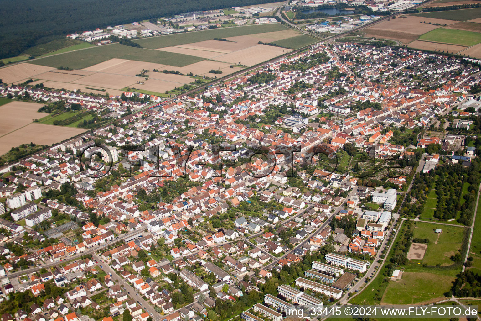 Luftbild von Ortsansicht der Straßen und Häuser der Wohngebiete im Ortsteil Blankenloch in Stutensee im Bundesland Baden-Württemberg, Deutschland