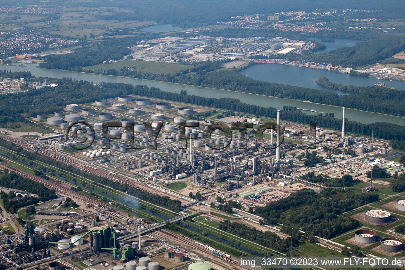 Luftbild von Rheinhafen, MIRO in Karlsruhe im Bundesland Baden-Württemberg, Deutschland