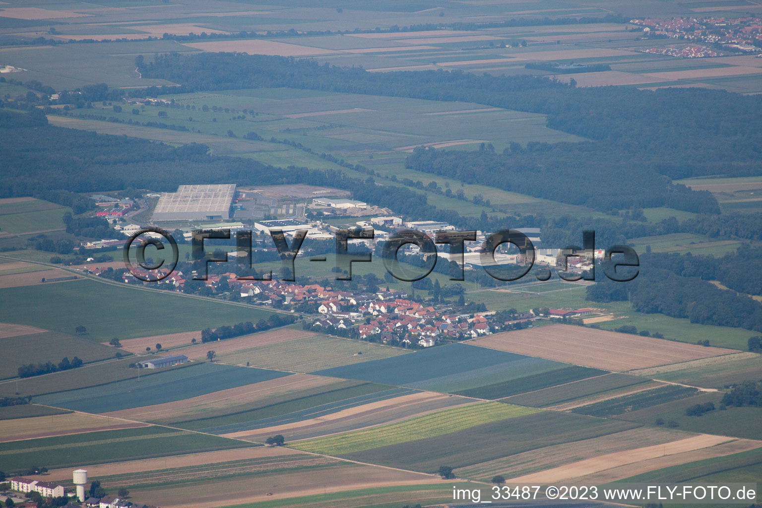 Drohnenbild von Ortsteil Minderslachen in Kandel im Bundesland Rheinland-Pfalz, Deutschland