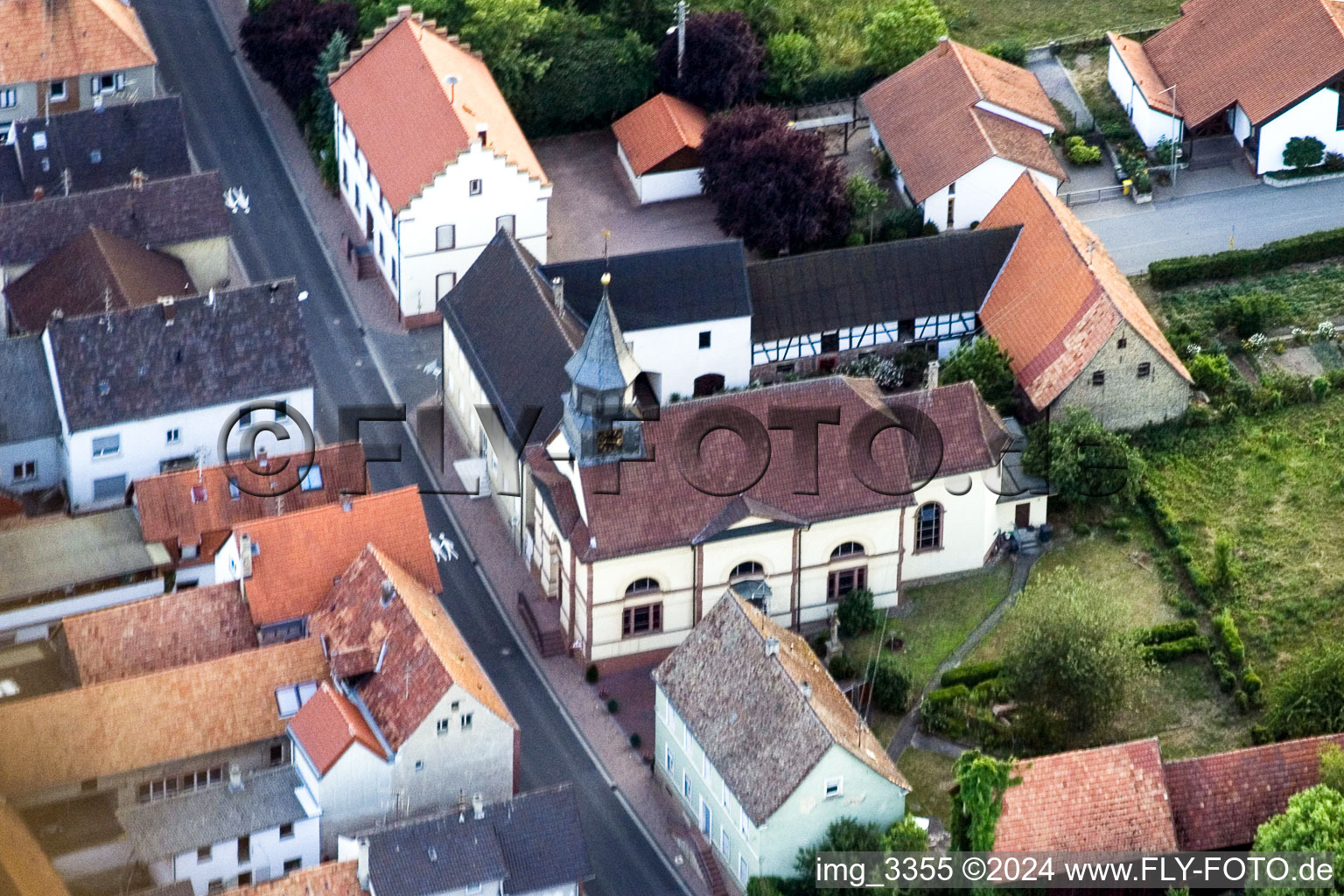 Kirchengebäude der Kapelle in Herxheimweyher im Bundesland Rheinland-Pfalz, Deutschland