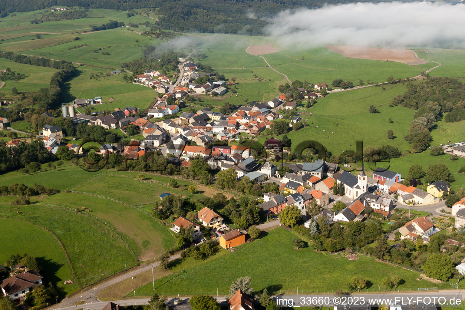 Luftbild von Osweiler im Bundesland Gréiwemaacher, Luxemburg