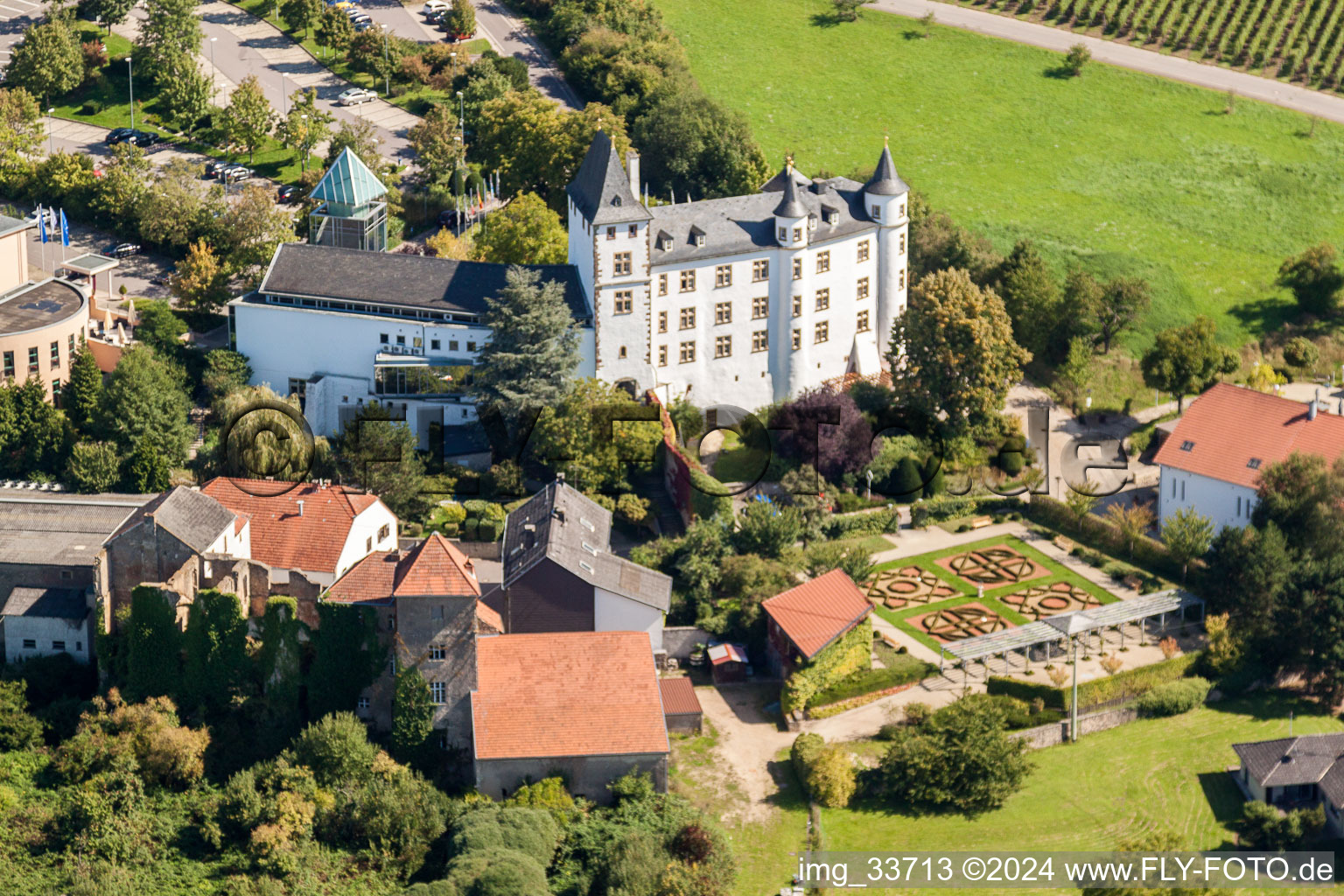 Luftbild von Perl-Nennig, Victor's Residenz-Hotel Schloss Berg im Bundesland Saarland, Deutschland