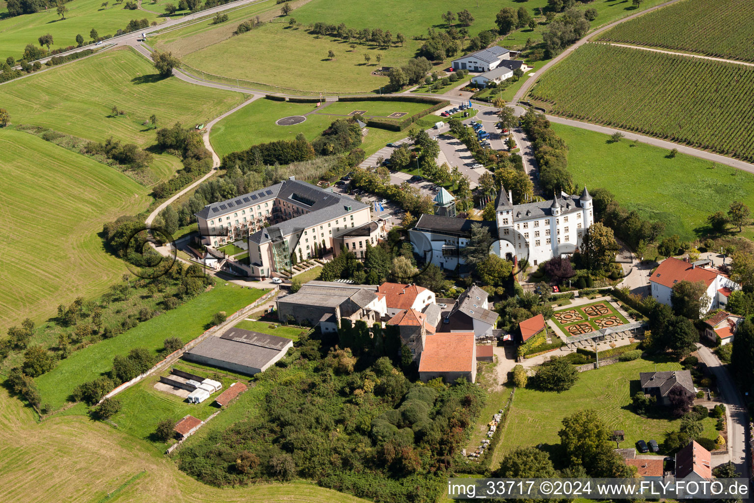 Luftaufnahme von Perl-Nennig, Victor's Residenz-Hotel Schloss Berg im Bundesland Saarland, Deutschland