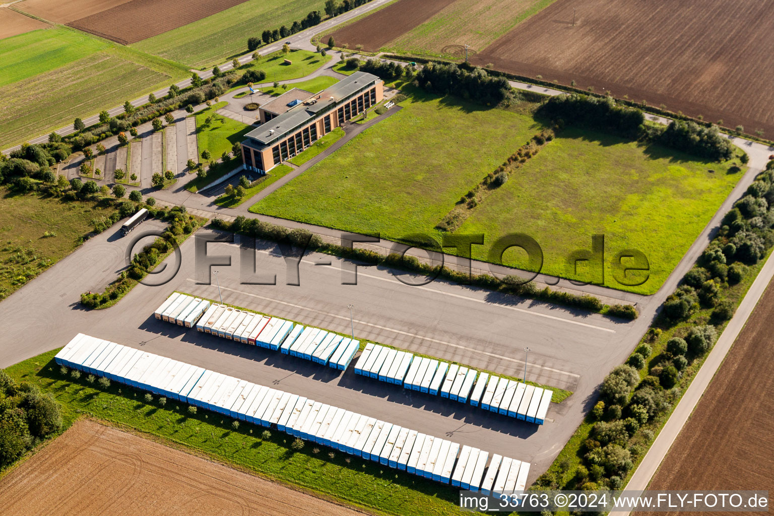 Speditions- Gebäude der Logistik- und Transportfirma Fixemer Logistics GmbH, International Transport & Logistics Services in Perl im Bundesland Saarland, Deutschland von oben