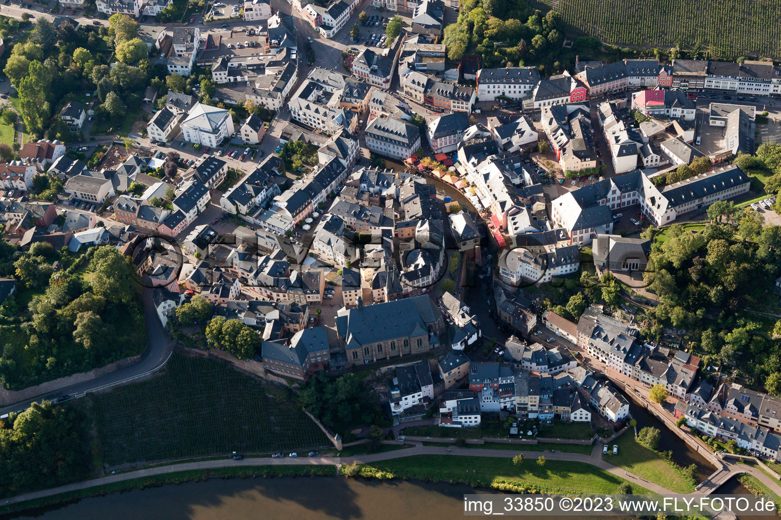 Saarburg im Bundesland Rheinland-Pfalz, Deutschland aus der Luft betrachtet