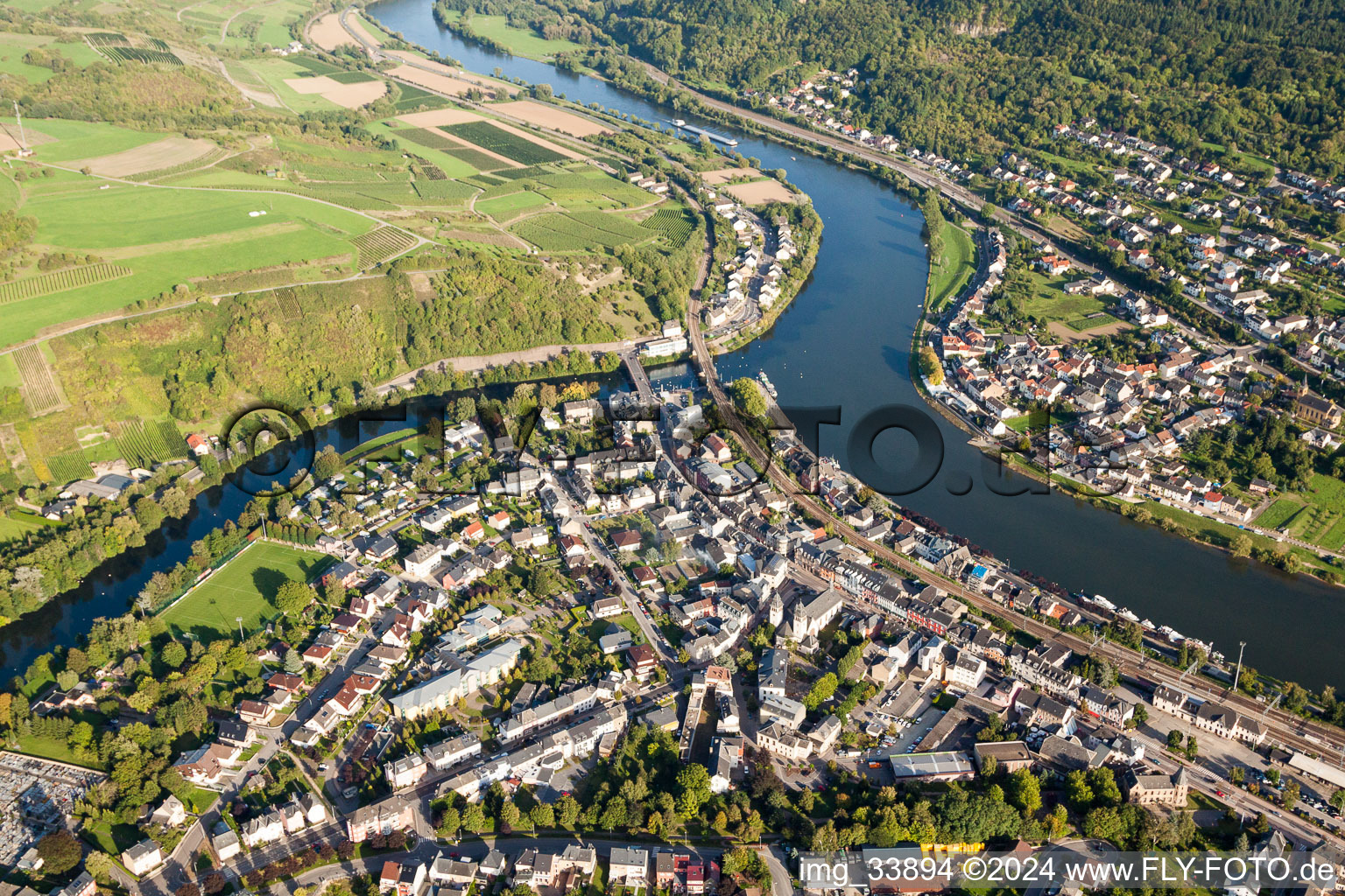 Uferbereiche entlang der Fluß- Mündung der Sauer in die Mosel in Wasserbillig in Grevenmacher im Bundesland Gréiwemaacher, Luxemburg