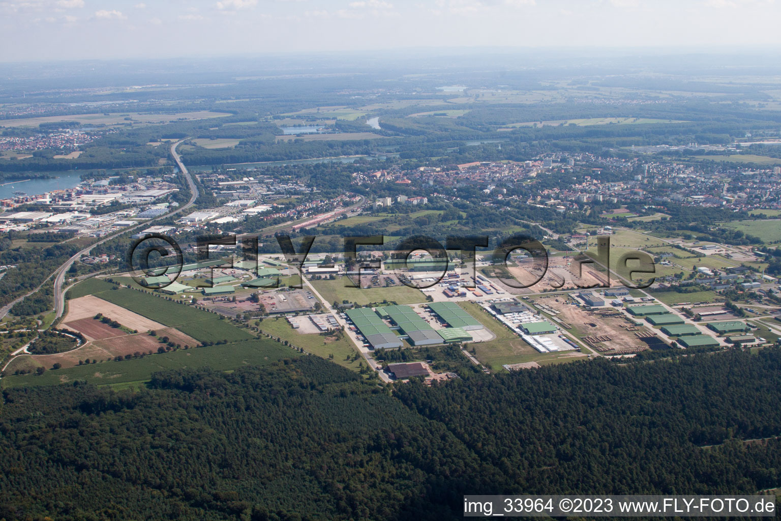 Luftaufnahme von Germersheim, Bundeswehr im Bundesland Rheinland-Pfalz, Deutschland
