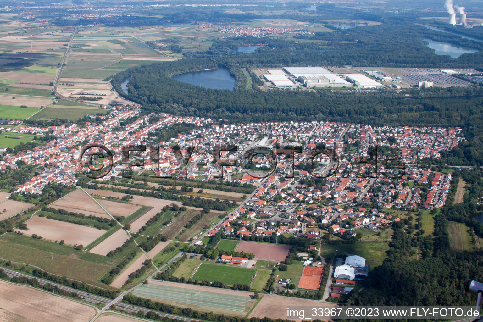 Lingenfeld im Bundesland Rheinland-Pfalz, Deutschland von einer Drohne aus