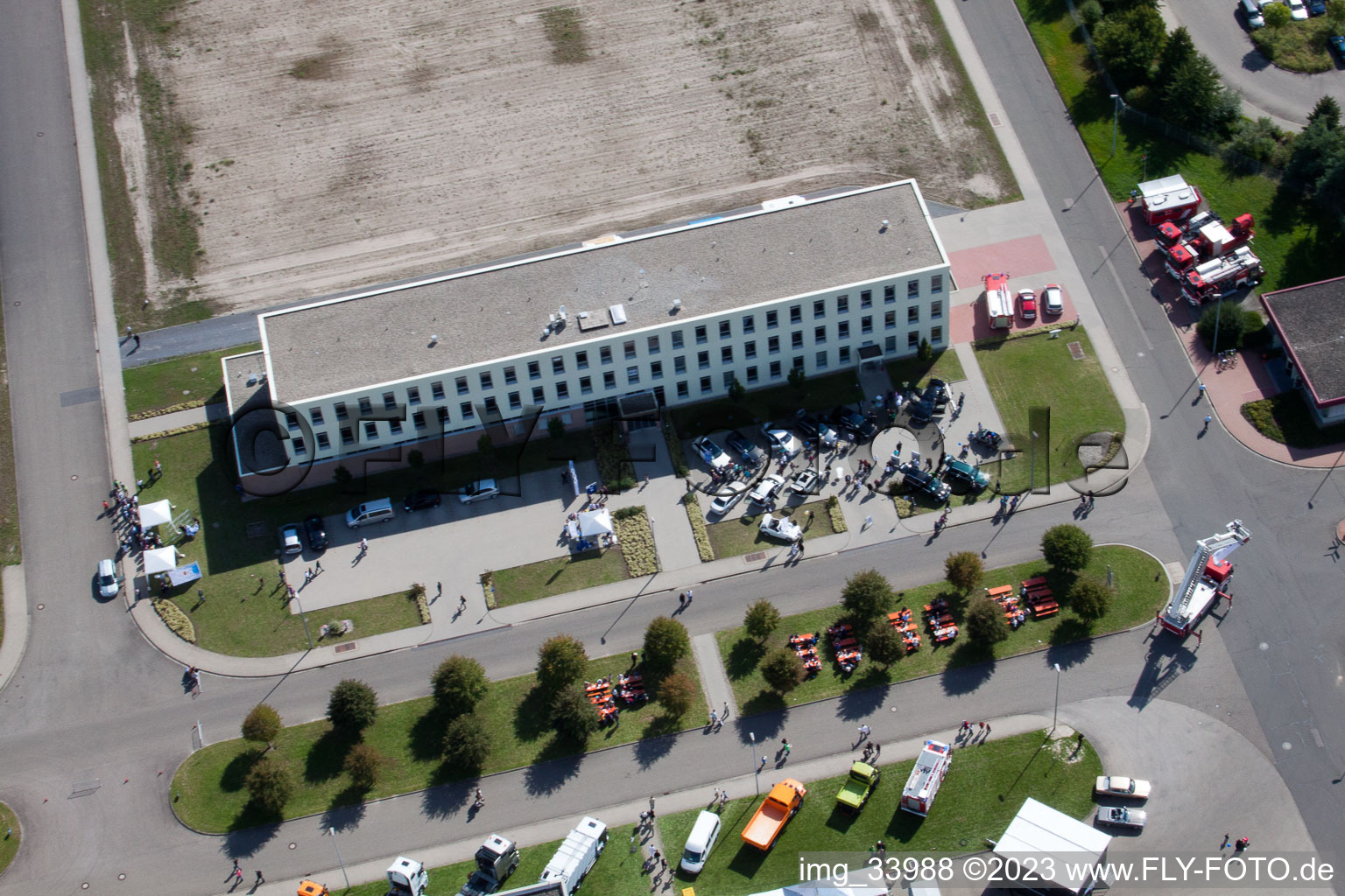 Germersheim, Daimler GLC auf der Insel Grün im Bundesland Rheinland-Pfalz, Deutschland aus der Luft betrachtet