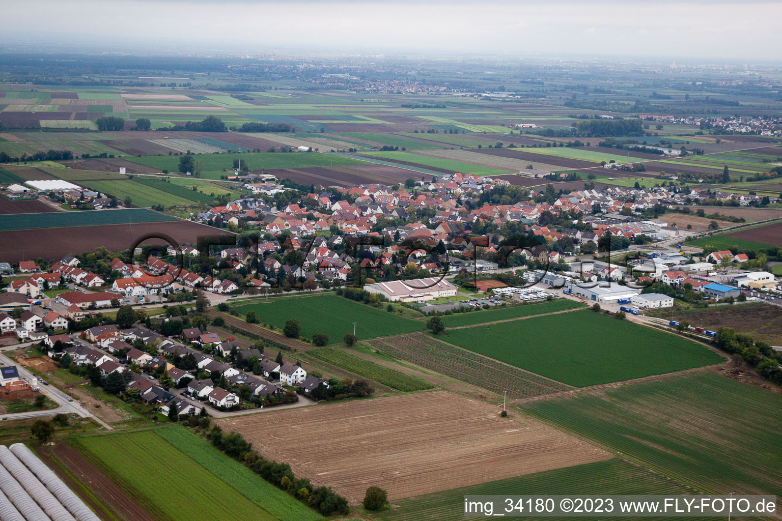 Hochdorf-Assenheim im Bundesland Rheinland-Pfalz, Deutschland aus der Luft betrachtet