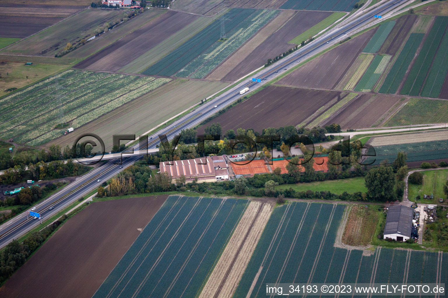 Luftaufnahme von Ortsteil Ruchheim in Ludwigshafen am Rhein im Bundesland Rheinland-Pfalz, Deutschland