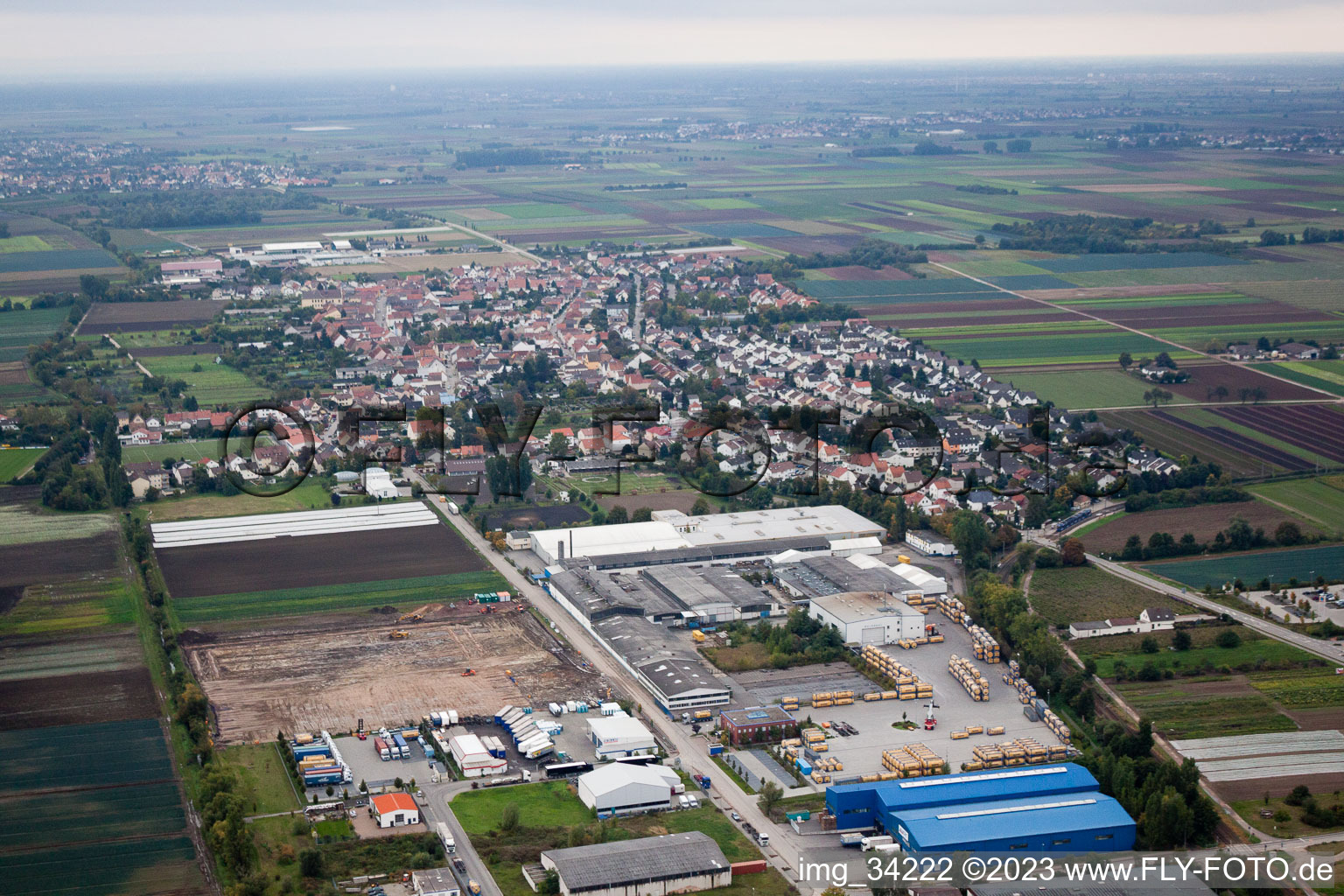 Maxdorf im Bundesland Rheinland-Pfalz, Deutschland aus der Drohnenperspektive