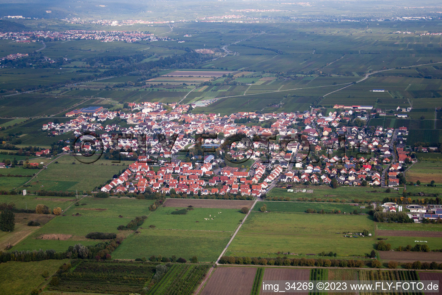 Niederkirchen in Niederkirchen bei Deidesheim im Bundesland Rheinland-Pfalz, Deutschland