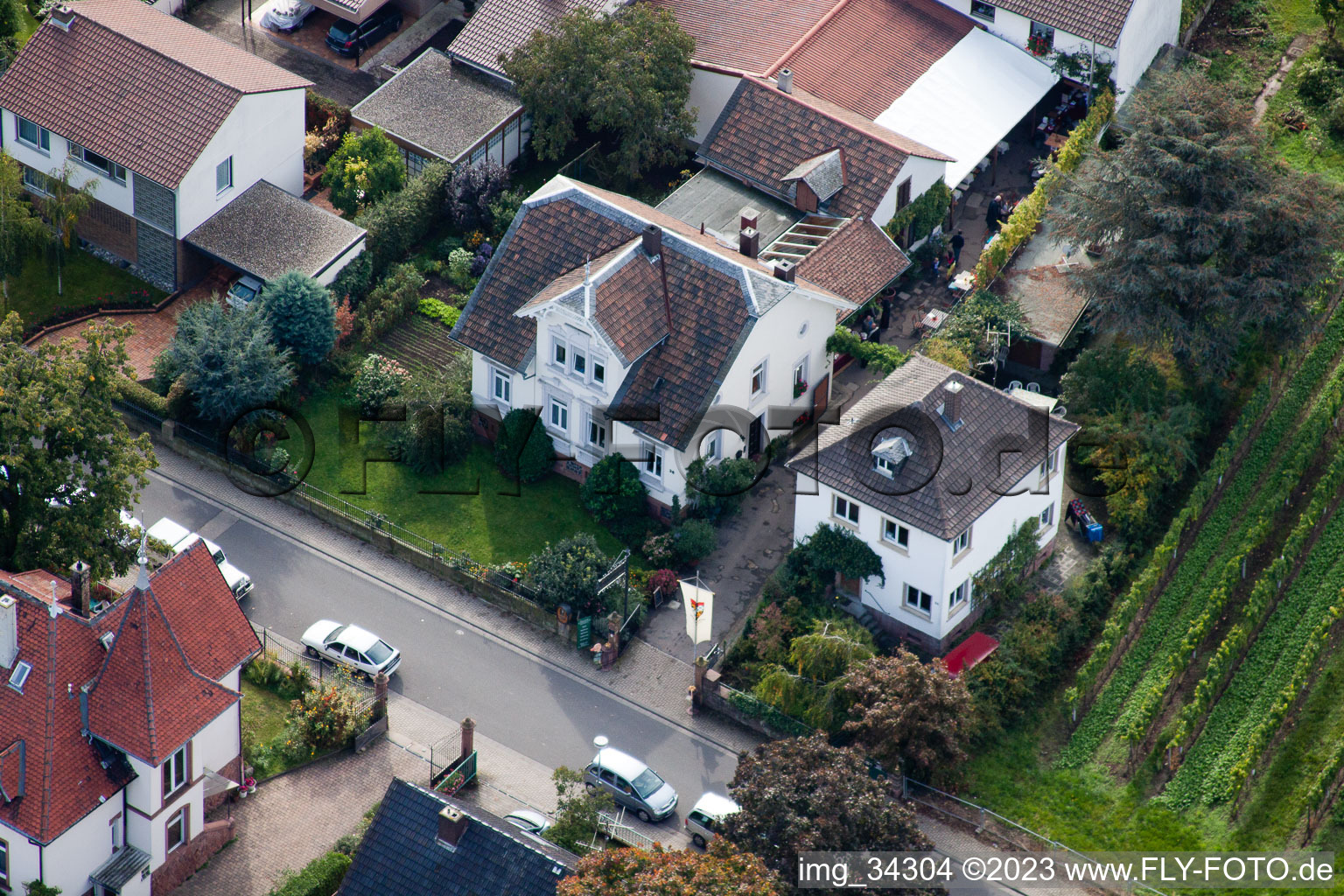 Luftaufnahme von Wachenheim an der Weinstraße, Zimmermann's Apfeltage im Bundesland Rheinland-Pfalz, Deutschland