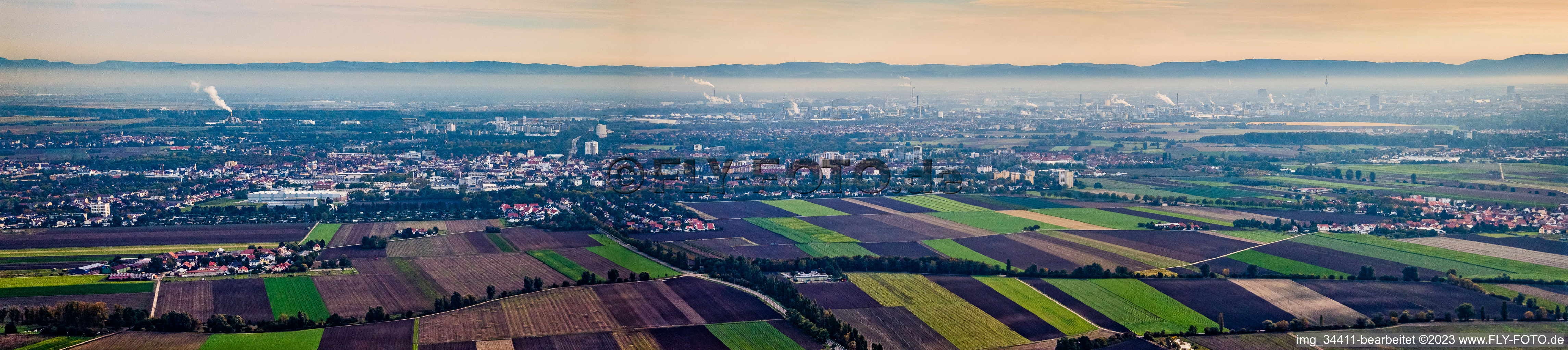 Luftbild von Panorama von Westen in Frankenthal im Bundesland Rheinland-Pfalz, Deutschland