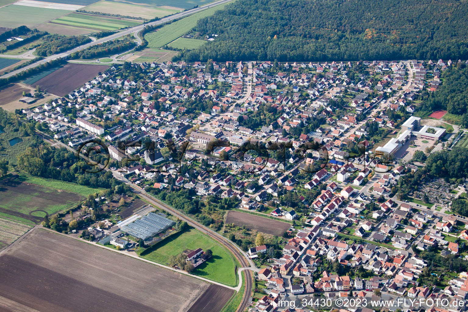Luftaufnahme von Maxdorf im Bundesland Rheinland-Pfalz, Deutschland