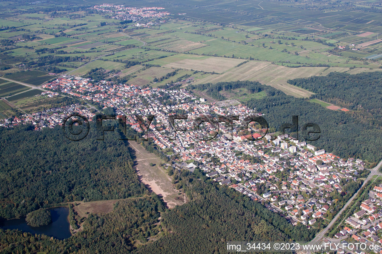 Maxdorf im Bundesland Rheinland-Pfalz, Deutschland aus der Luft