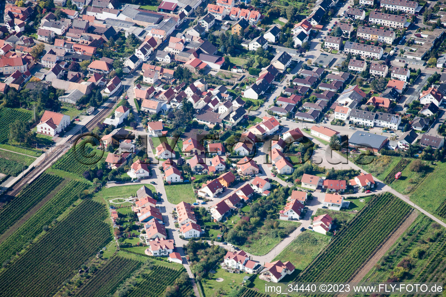 Fußgönheim im Bundesland Rheinland-Pfalz, Deutschland aus der Drohnenperspektive