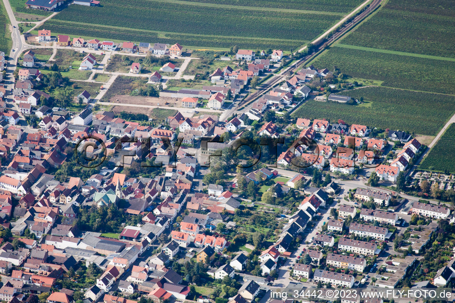 Fußgönheim im Bundesland Rheinland-Pfalz, Deutschland von einer Drohne aus