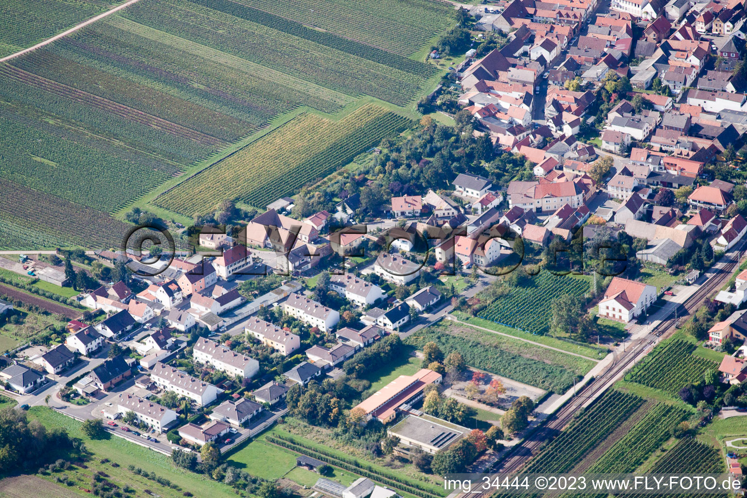 Luftbild von Fußgönheim im Bundesland Rheinland-Pfalz, Deutschland