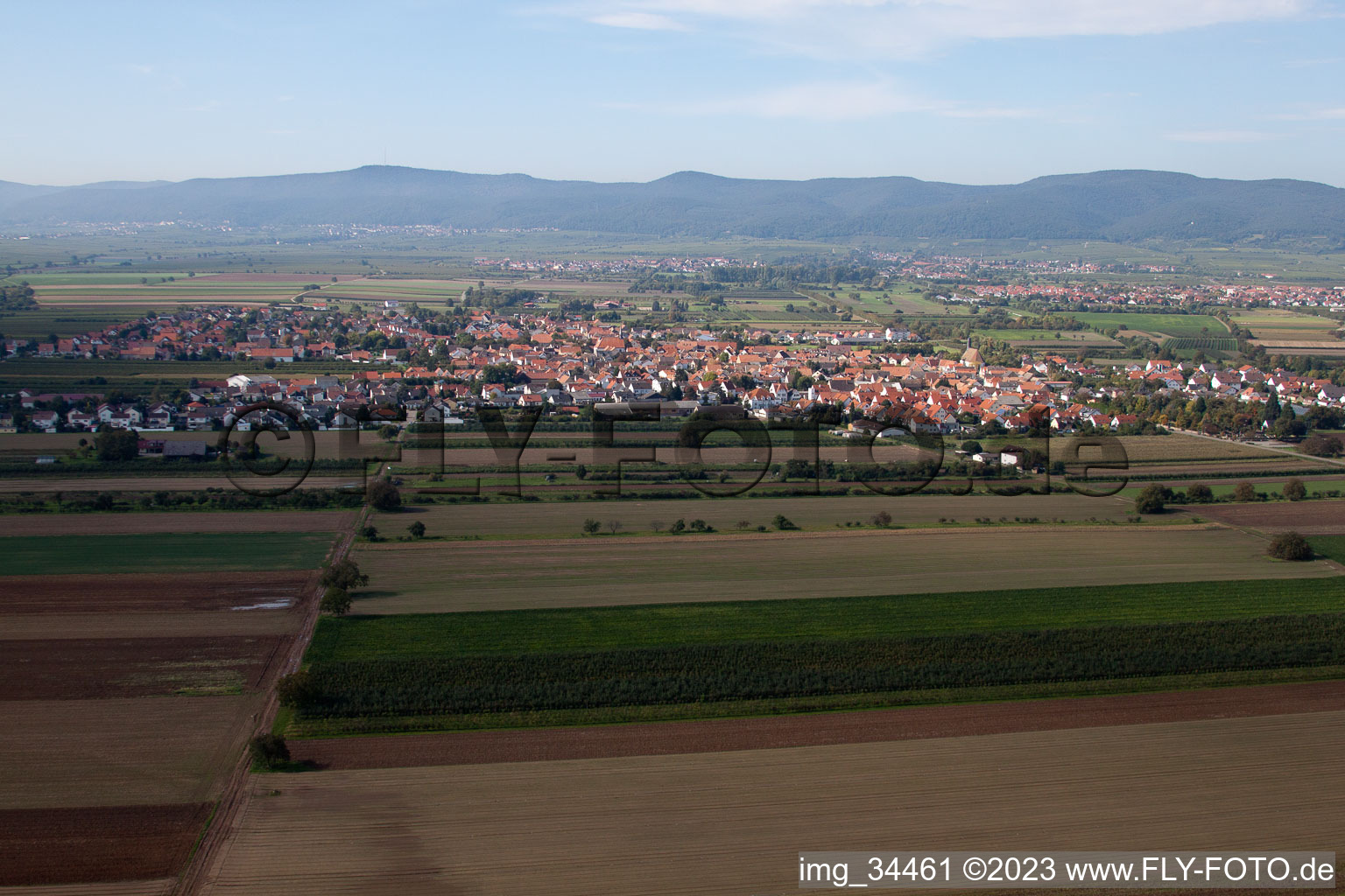 Hochdorf-Assenheim im Bundesland Rheinland-Pfalz, Deutschland von der Drohne aus gesehen