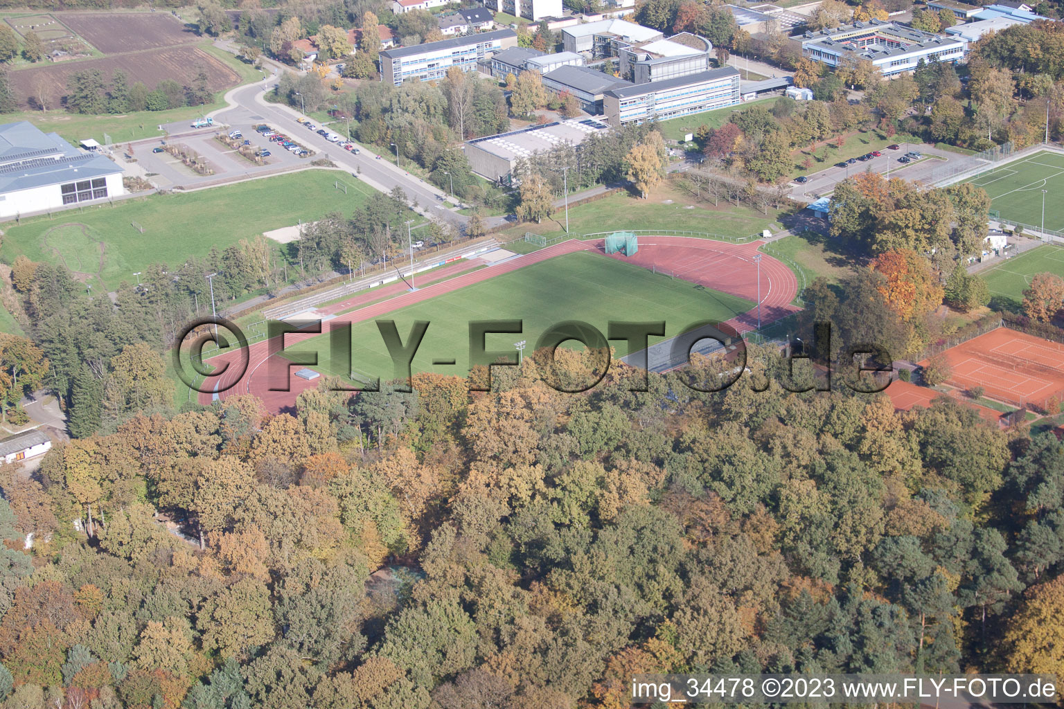 Luftbild von Kandel, Bienwald-Stadion im Bundesland Rheinland-Pfalz, Deutschland