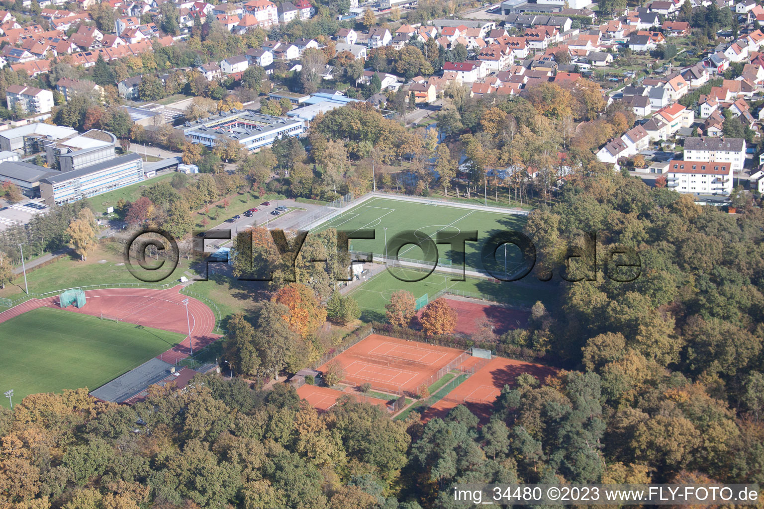 Luftaufnahme von Kandel, Bienwald-Stadion im Bundesland Rheinland-Pfalz, Deutschland