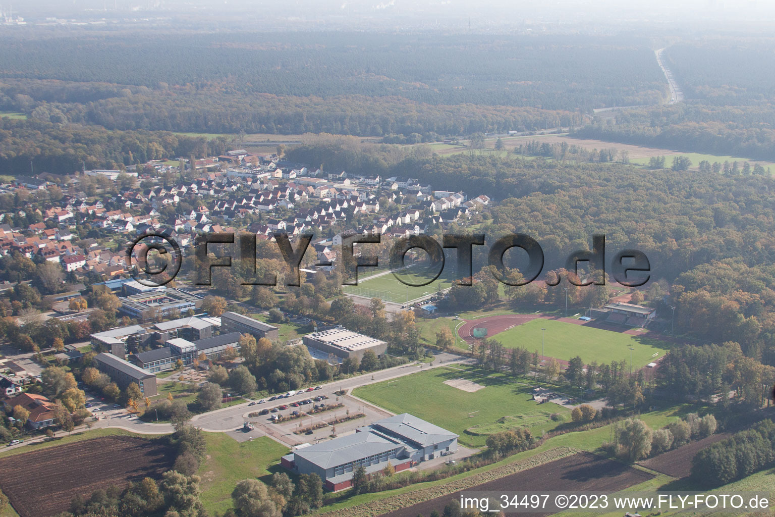 Kandel, Bienwald-Stadion im Bundesland Rheinland-Pfalz, Deutschland aus der Luft betrachtet