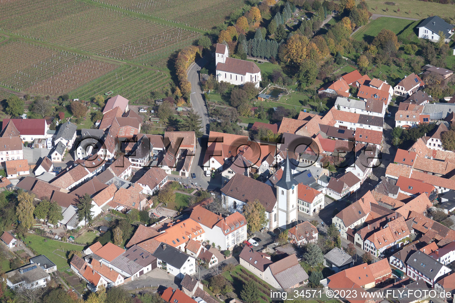 Schrägluftbild von Ortsteil Mörzheim in Landau in der Pfalz im Bundesland Rheinland-Pfalz, Deutschland