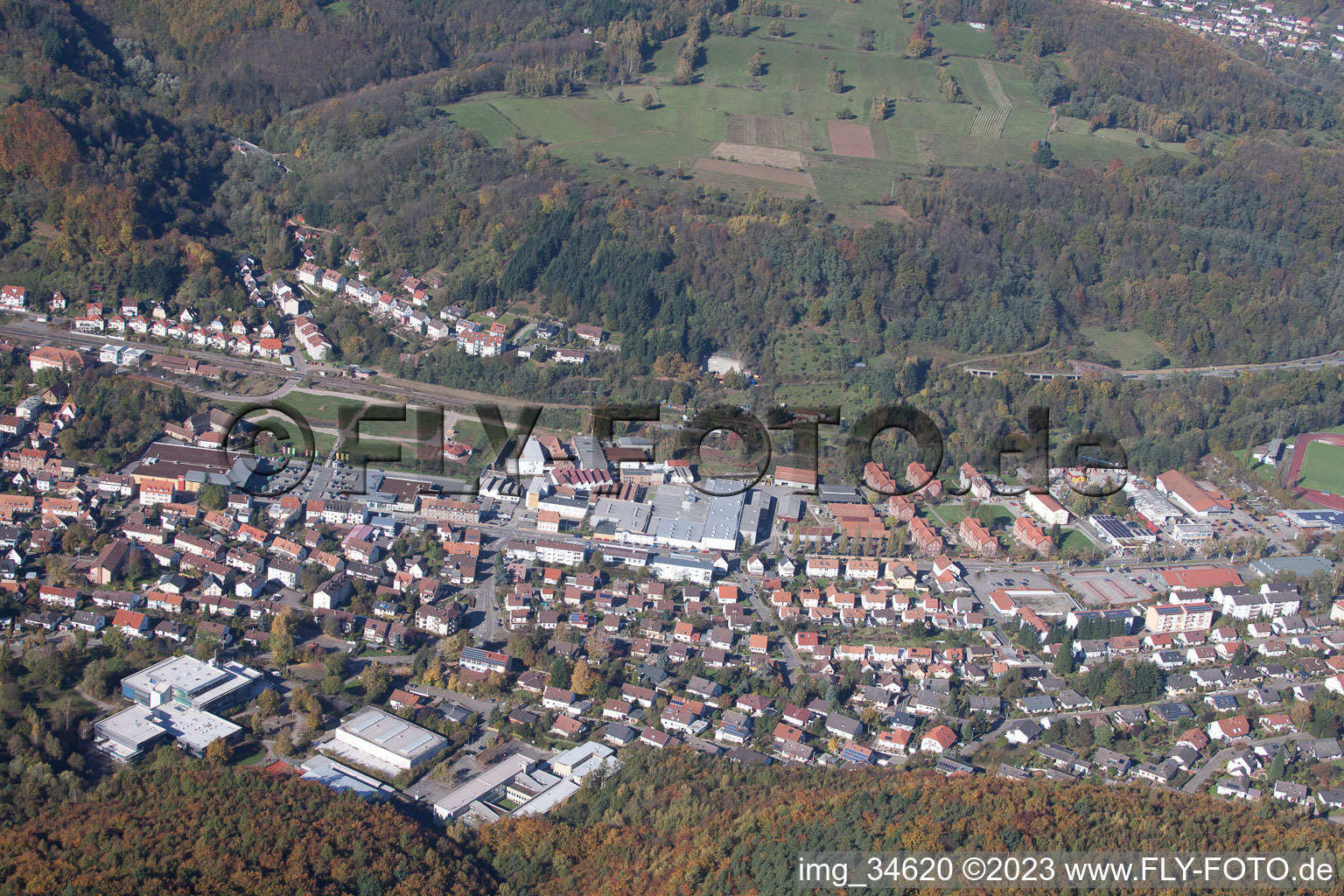 Luftaufnahme von Annweiler am Trifels im Bundesland Rheinland-Pfalz, Deutschland