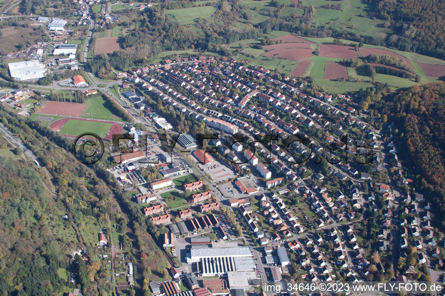 Annweiler am Trifels im Bundesland Rheinland-Pfalz, Deutschland aus der Luft betrachtet