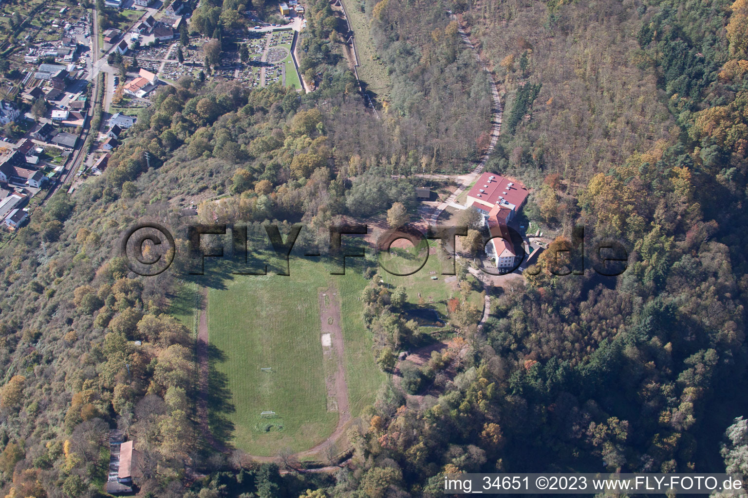 Luftbild von Pfälzer Turnerjugendheim in Annweiler am Trifels im Bundesland Rheinland-Pfalz, Deutschland