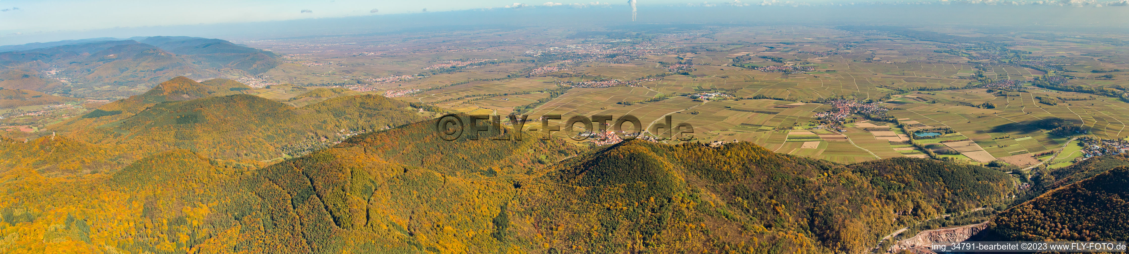 Luftaufnahme von Haardt Panorama hinter der Madenburg in Waldhambach im Bundesland Rheinland-Pfalz, Deutschland