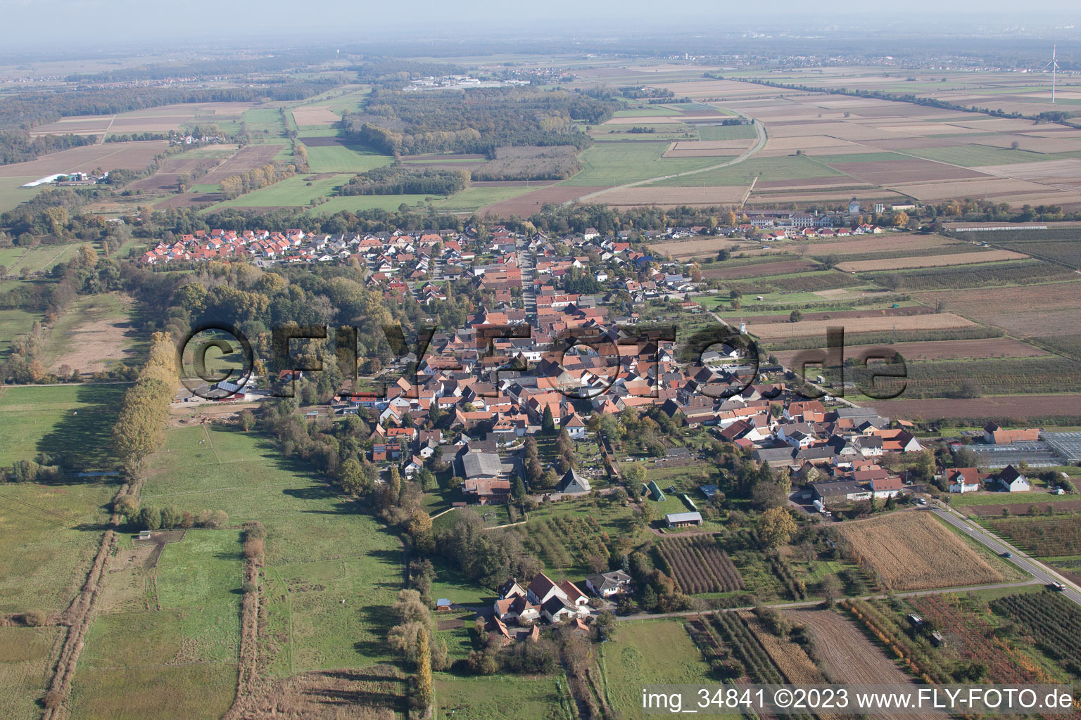 Schrägluftbild von Winden im Bundesland Rheinland-Pfalz, Deutschland