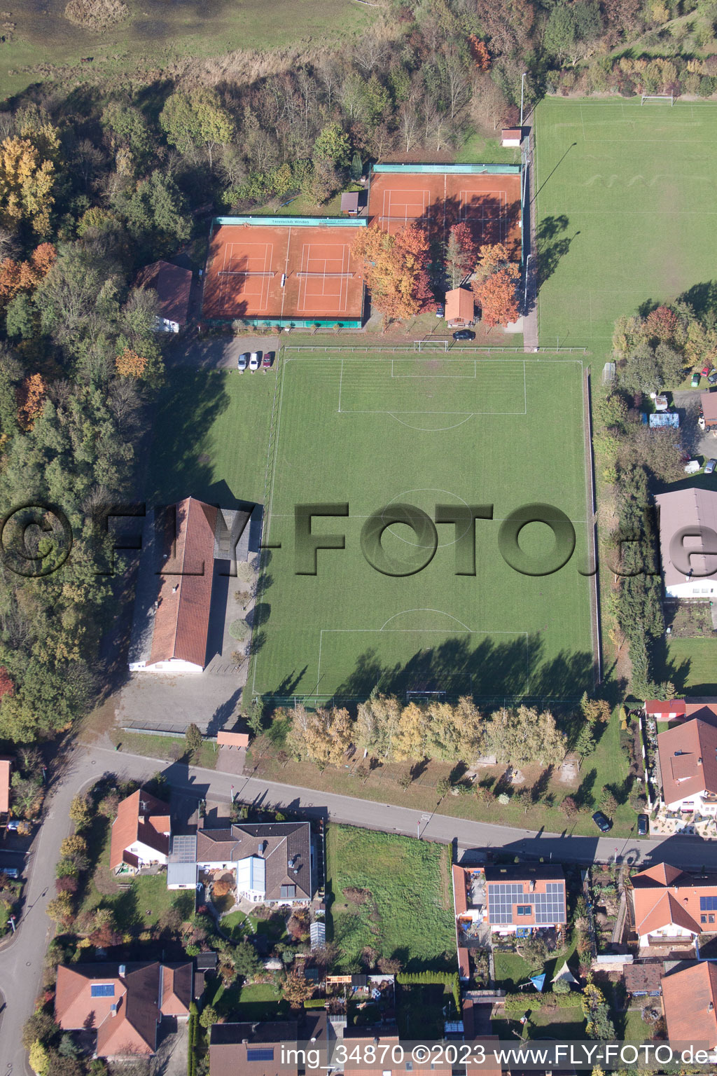 Luftbild von Winden, Sportplätze im Bundesland Rheinland-Pfalz, Deutschland
