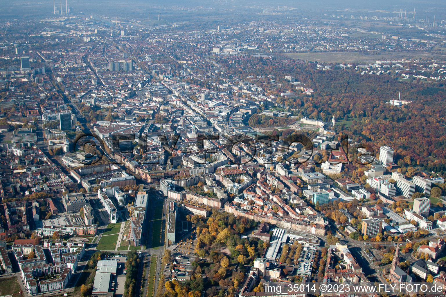 Karlsruhe, von Osten im Ortsteil Südstadt im Bundesland Baden-Württemberg, Deutschland