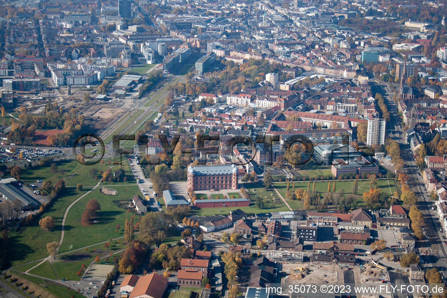 Ortsteil Oststadt in Karlsruhe im Bundesland Baden-Württemberg, Deutschland von der Drohne aus gesehen