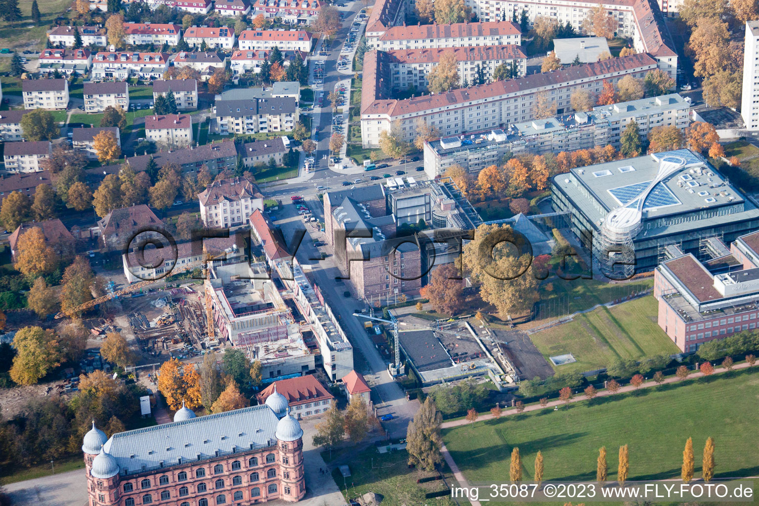 Luftaufnahme von Ortsteil Oststadt in Karlsruhe im Bundesland Baden-Württemberg, Deutschland