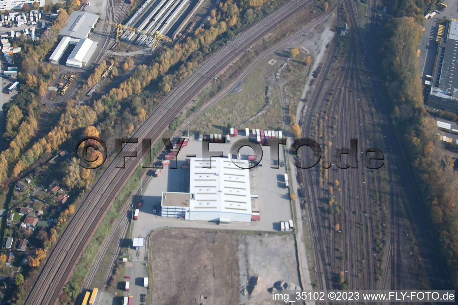 Luftaufnahme von Emons Spedition im Ortsteil Oststadt in Karlsruhe im Bundesland Baden-Württemberg, Deutschland