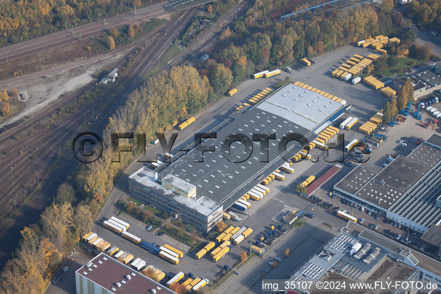 Luftbild von Lagerhallen und Speditionsgebäude SWS-Speditions-GmbH, Ottostraße im Ortsteil Durlach in Karlsruhe im Bundesland Baden-Württemberg, Deutschland