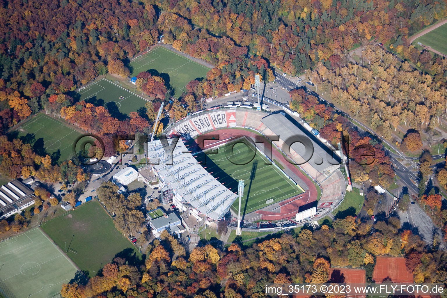 Luftbild von KSC-Stadion im Karlsruher Hardtwald im Ortsteil Innenstadt-Ost im Bundesland Baden-Württemberg, Deutschland