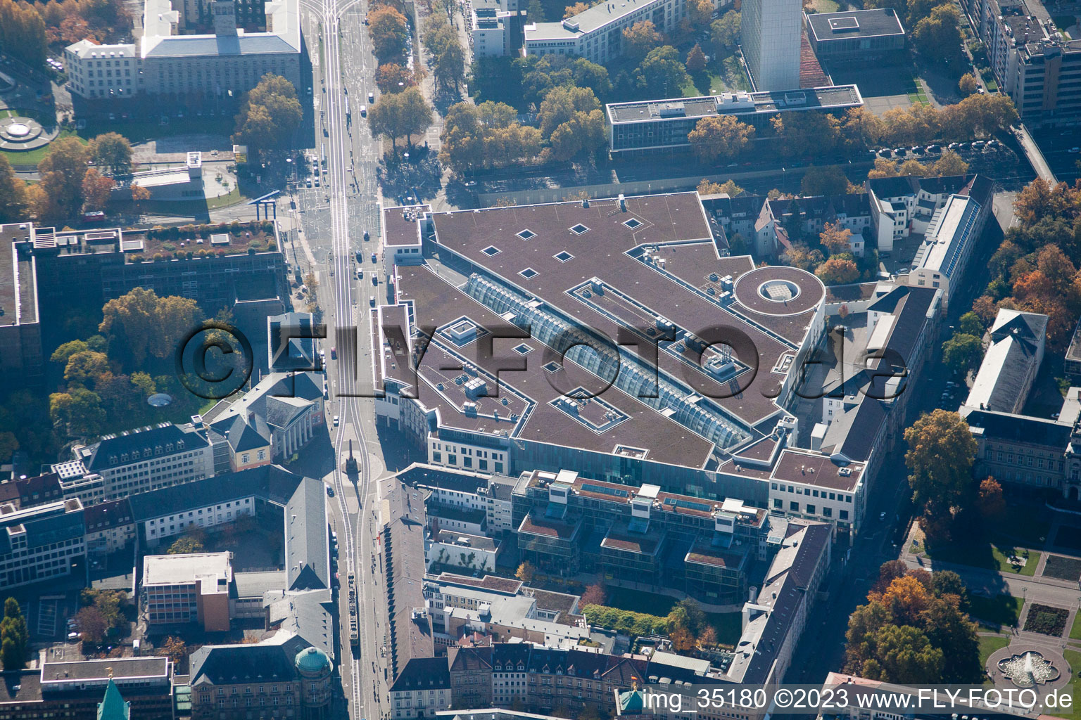 Luftbild von Karlsruhe, Ettlinger Tor Center im Ortsteil Innenstadt-West im Bundesland Baden-Württemberg, Deutschland