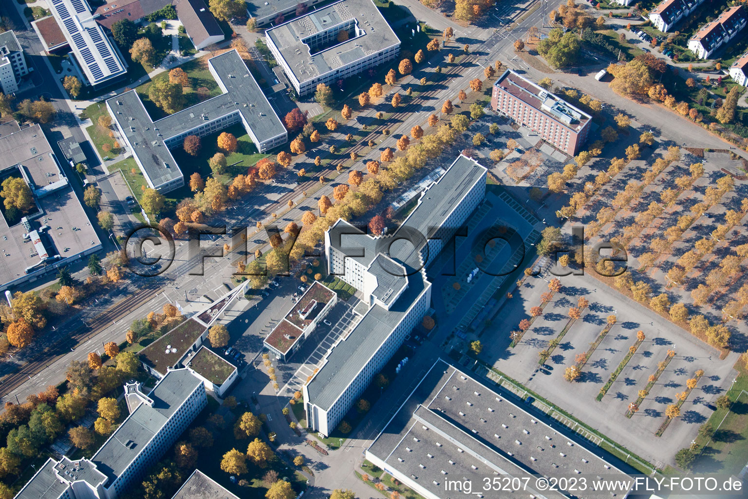 Luftaufnahme von Ortsteil Knielingen in Karlsruhe im Bundesland Baden-Württemberg, Deutschland