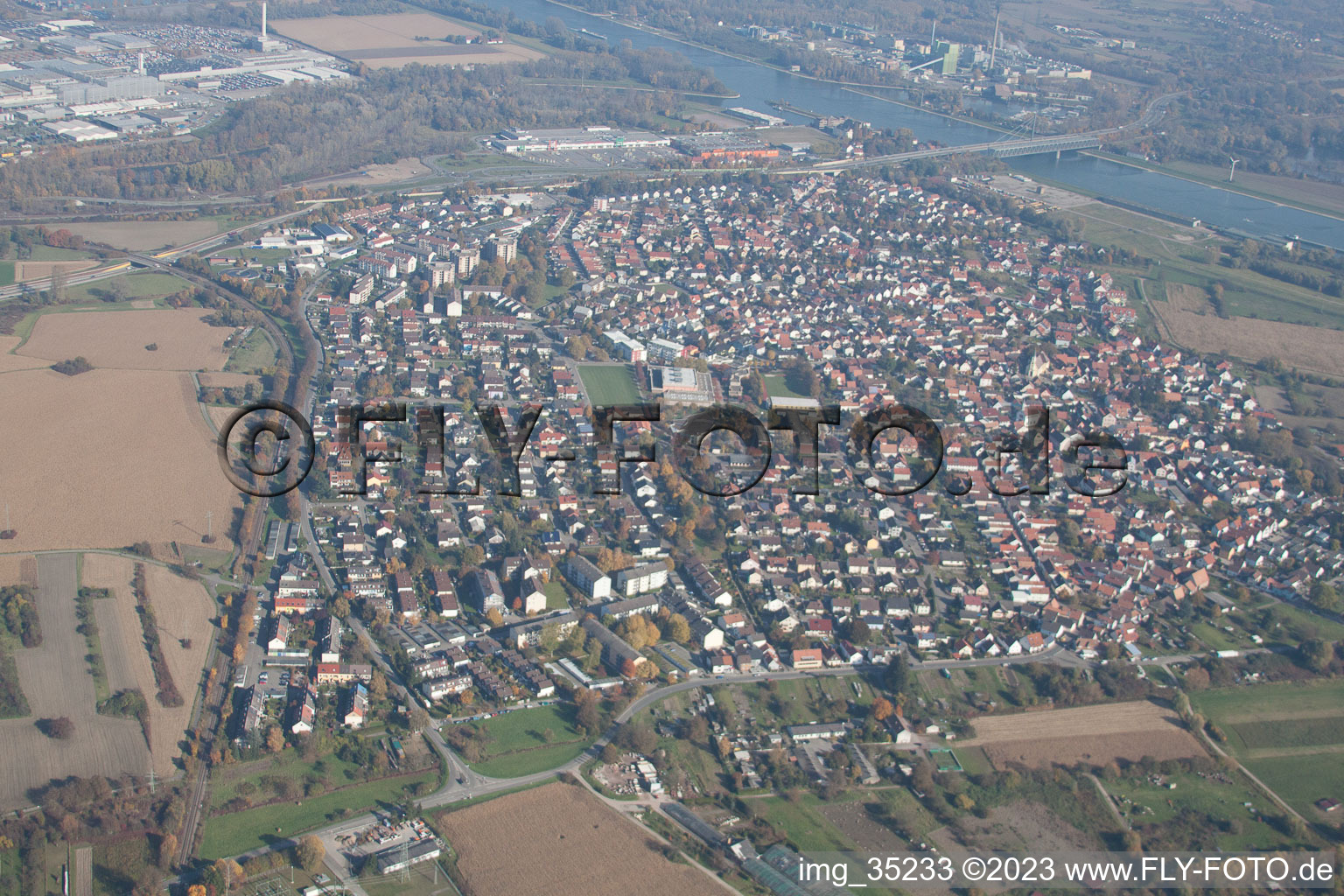 Ortsteil Maximiliansau in Wörth am Rhein im Bundesland Rheinland-Pfalz, Deutschland aus der Vogelperspektive