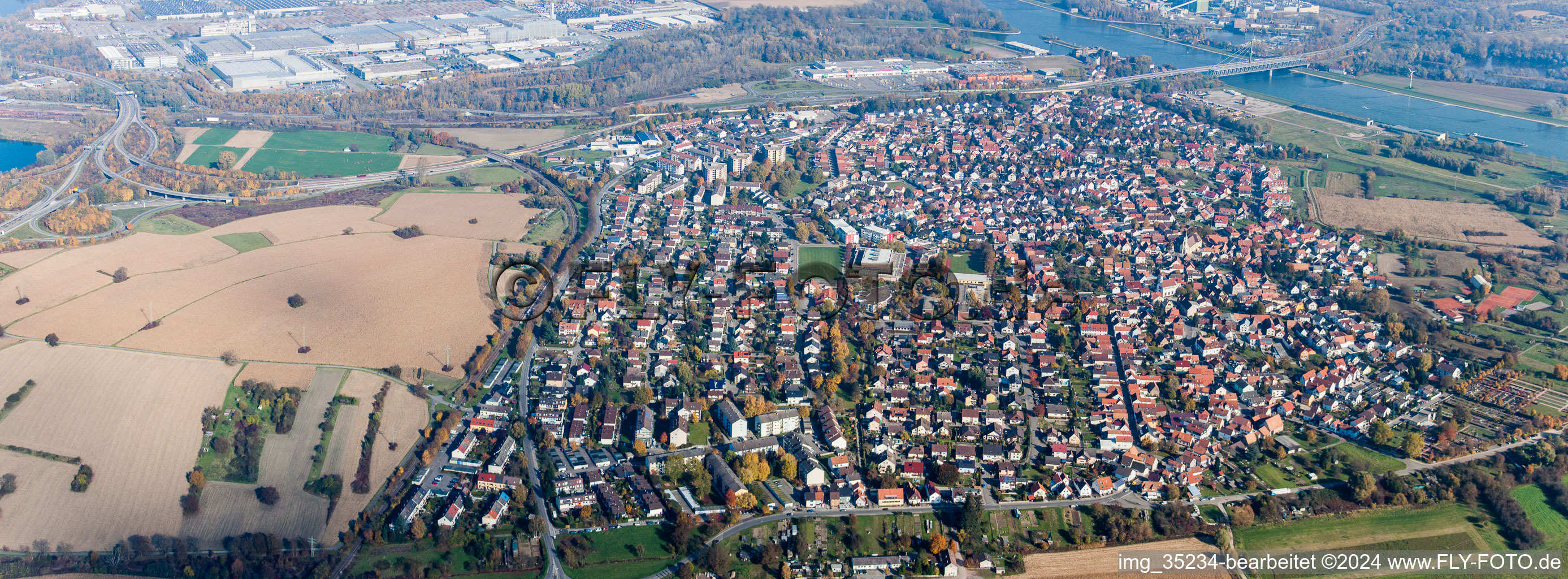 Ortschaft an den Fluss- Uferbereichen des Rhein im Ortsteil Maximiliansau in Wörth am Rhein im Bundesland Rheinland-Pfalz, Deutschland